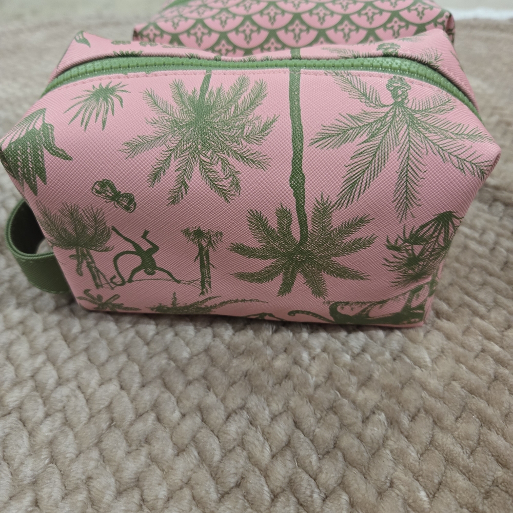 Nicole Miller 3  Pc Set makeup and skincare organizer bag, Safari See Descriptio - Picture 9 of 13